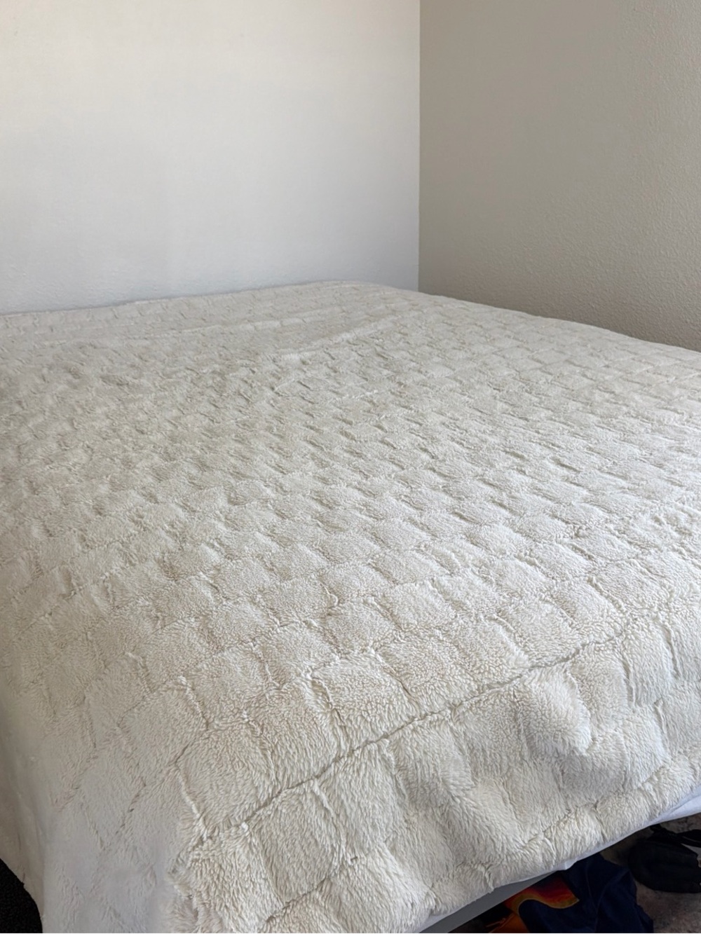 Plush White Sherpa Throw Blanket - Cozy Home Bedding
